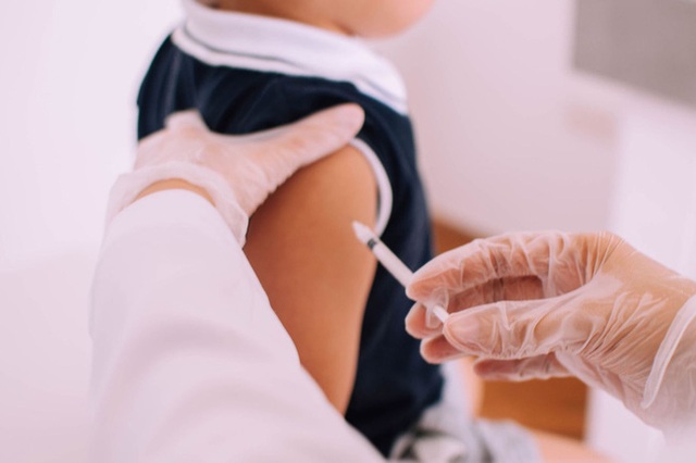 Tại sao thử nghiệm lâm sàng vắc xin COVID-19 cho trẻ em lại mất nhiều thời gian hơn vắc xin dành cho người lớn? - Ảnh 1.