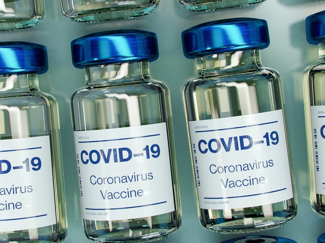 Hàng loạt vaccine ngừa Covid-19 dạng hít, uống đang được phát triển sau khi Moderna tăng trưởng 1.450%, phải chăng cuộc cách mạng ngành dược đang tới? - Ảnh 1.