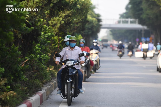  Ảnh: Hà Nội sáng đầu tiên nới lỏng giãn cách xã hội, người dân lại được trải nghiệm đặc sản tắc đường - Ảnh 25.