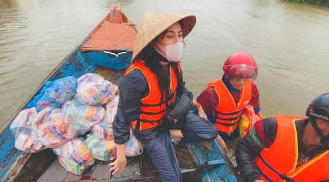 Thủy Tiên, MC Phan Anh tham gia bàn luận về vấn đề Cá nhân làm từ thiện thế nào cho đúng? - Ảnh 3. Thủy Tiên, MC Phan Anh tham gia bàn luận về vấn đề Cá nhân làm từ thiện thế nào cho đúng? - Ảnh 3.