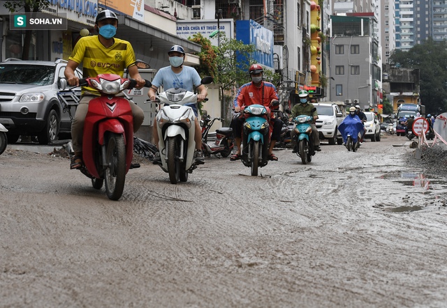  [ẢNH] Con đường dài 400m, làm 3 năm không xong ở Hà Nội - Ảnh 3.