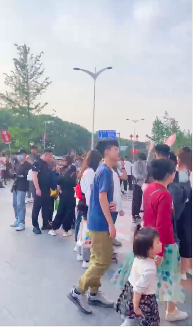  Cô gái người Việt gây sốc khi tiết lộ tình hình dịch ở Trung Quốc, xem clip mà dân mạng không tin vào mắt mình - Ảnh 7.