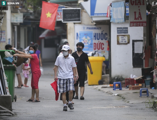 Hơn 1000 người dân tại ổ dịch có gần 600 ca mắc Covid-19 ở Hà Nội về nhà sau gần 1 tháng đi cách ly - Ảnh 13.