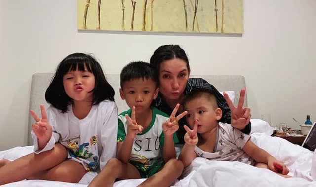 23 người con của Phi Nhung gồm những ai và sống thế nào trước khi mẹ nuôi qua đời? - Ảnh 14. 23 người con của Phi Nhung gồm những ai và sống thế nào trước khi mẹ nuôi qua đời? - Ảnh 14.