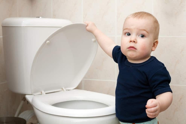 Xả nước bồn cầu khi mất điện có bị làm sao không? - Ảnh 1.