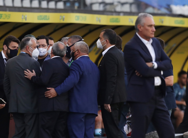 Nhà chức trách vào sân trục xuất cầu thủ, trận Brazil - Argentina đổ bể - Ảnh 8.