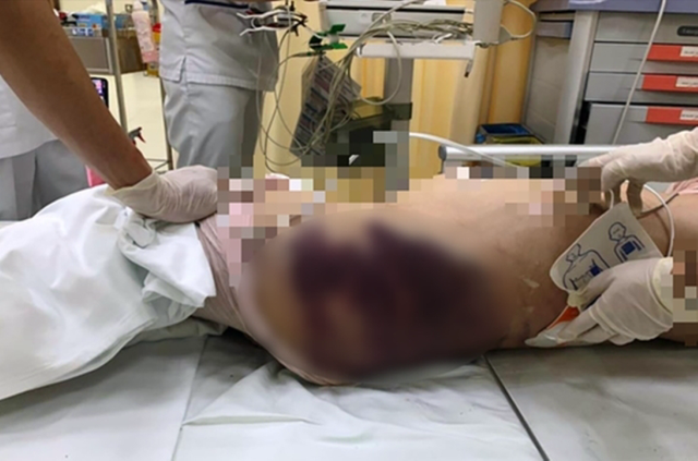  Thái khai biết Trang đánh con ruột nhưng không nghĩ đến hậu quả nghiêm trọng nên vẫn để - Ảnh 2.