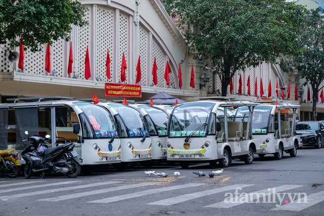 Đường phố Hà Nội sáng đầu tiên đón năm mới 2022 yên ả lạ thường - Ảnh 16.