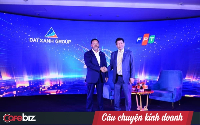 Chủ tịch Đất Xanh Group Lương Trí Thìn và Chủ tịch FPT Trương Gia Bình bắt tay tại buổi hợp tác chuyển đổi số giữa 2 tập đoàn.