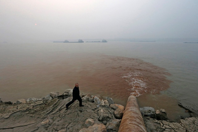 90% nước ngầm và hơn một nửa dòng sông đã ô nhiễm: Trung Quốc đang khát nước chưa từng có - Ảnh 3.