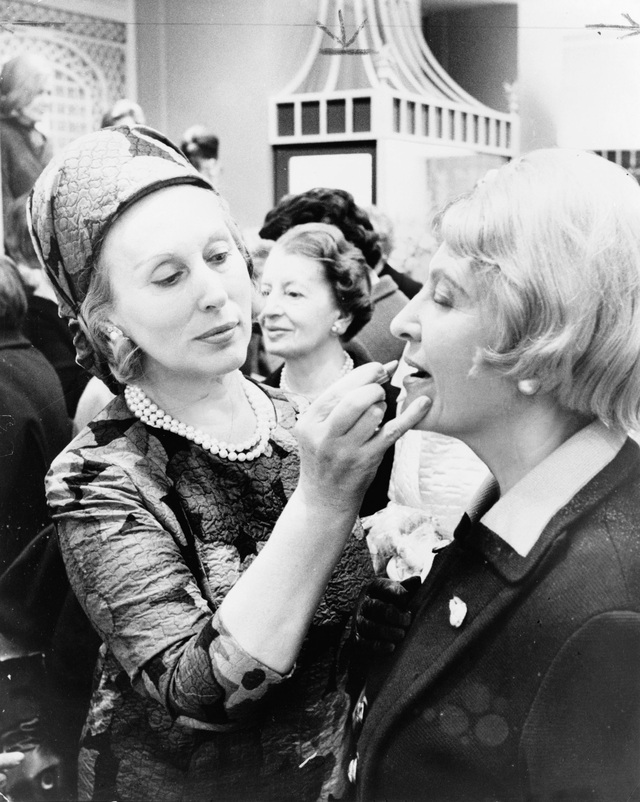Estee Lauder - Người Do Thái được xưng tụng là nữ hoàng mỹ phẩm: Từng đổ nước hoa ra sàn để bán, bà chủ của loạt thương hiệu từ MAC, DKNY đến Tom Ford - Ảnh 4.
