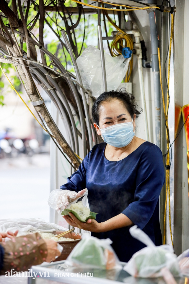 Người phụ nữ tay trắng tạo nên thương hiệu bánh khúc nổi tiếng nhất nhì Hà Nội nhờ quan điểm khác người về kinh doanh - Ảnh 12. Người phụ nữ tay trắng tạo nên thương hiệu bánh khúc nổi tiếng nhất nhì Hà Nội nhờ quan điểm khác người về kinh doanh - Ảnh 12.