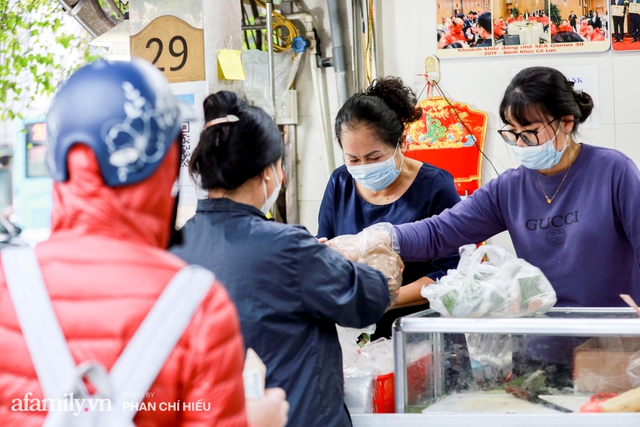 Người phụ nữ tay trắng tạo nên thương hiệu bánh khúc nổi tiếng nhất nhì Hà Nội nhờ quan điểm khác người về kinh doanh - Ảnh 13.