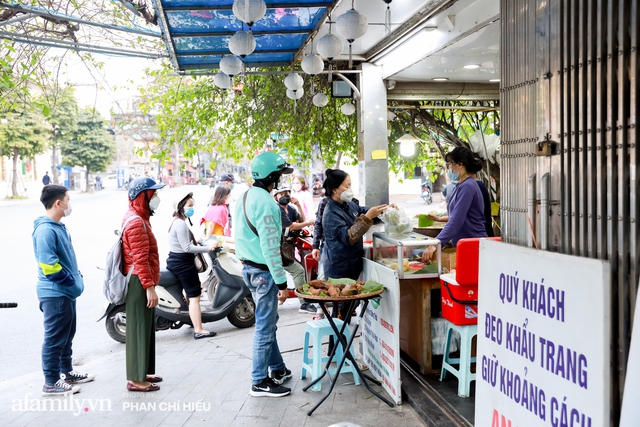 Người phụ nữ tay trắng tạo nên thương hiệu bánh khúc nổi tiếng nhất nhì Hà Nội nhờ quan điểm khác người về kinh doanh - Ảnh 10. Người phụ nữ tay trắng tạo nên thương hiệu bánh khúc nổi tiếng nhất nhì Hà Nội nhờ quan điểm khác người về kinh doanh - Ảnh 10.
