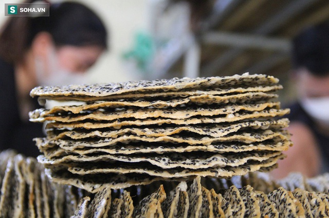  Xem người thợ tay thoăn thoắt làm mỗi ngày nghìn cái bánh ở làng nghề hơn 300 tuổi - Ảnh 13.