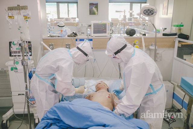 PHÓNG SỰ: Cận cảnh 30 phút sinh tử mở khí quản cho bệnh nhân COVID-19 nguy kịch tại lá chắn cuối cùng - Ảnh 8.