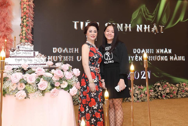  Bà Nguyễn Phương Hằng khoe căn biệt thự giá trăm tỷ của cô con gái 2k6 - Ảnh 5.