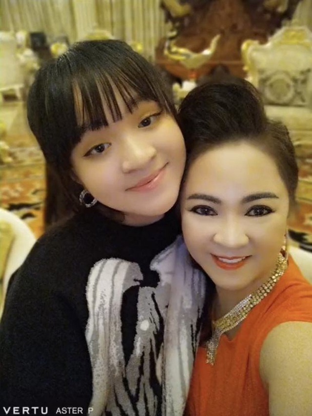  Bà Nguyễn Phương Hằng khoe căn biệt thự giá trăm tỷ của cô con gái 2k6 - Ảnh 7.