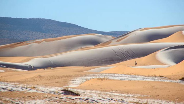 Tuyết rơi nhiều biến sa mạc Sahara thành xứ sở mùa đông - Ảnh 4.