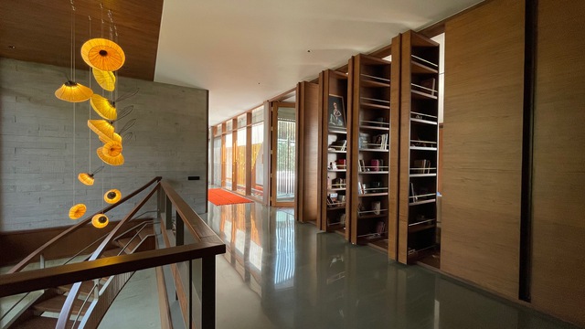 Ngôi nhà theo phong cách Ấn Độ, rộng thênh thang, kết hợp độc đáo giữa gỗ và kính mở ra cuộc đối thoại năng động với thiên nhiên - Ảnh 22.