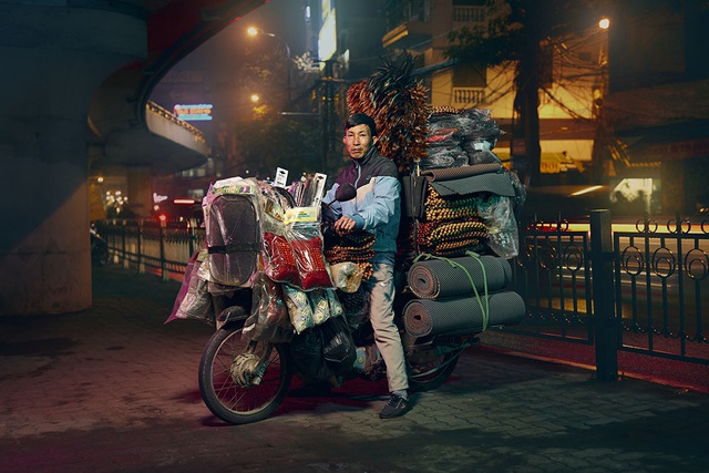  Xe máy Việt Nam quá đỉnh: Chuyện cô đồng nát cao 3 mét bẻ đôi khiến ông Tây thót tim - Ảnh 11.