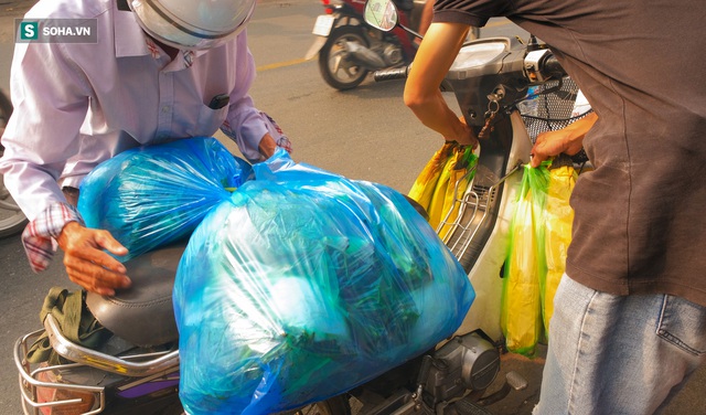 Cá lóc nướng đắt hàng gấp 3-4 lần ngày thường, khách đi nửa vòng thành phố đến mua - Ảnh 12.