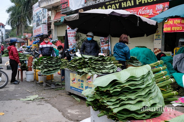 24 Tết đi chợ lá dong lâu đời nhất Hà Nội: Đìu hiu khách mua, giá bán tăng gấp đôi năm ngoái - Ảnh 2.