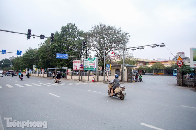 Hà Nội: Cận Tết nhiều xe xuất bến chỉ 2-3 khách - Ảnh 1.