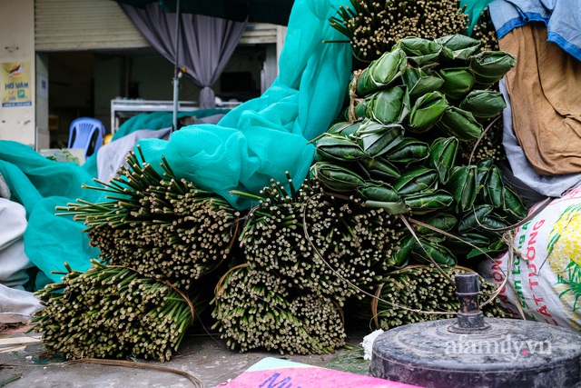 24 Tết đi chợ lá dong lâu đời nhất Hà Nội: Đìu hiu khách mua, giá bán tăng gấp đôi năm ngoái - Ảnh 13.