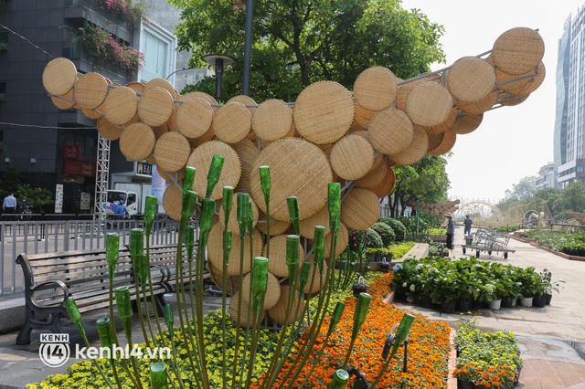 Ảnh: Cận cảnh những chú hổ đầy khí chất trên đường hoa Nguyễn Huệ Tết Nhâm Dần 2022 - Ảnh 16.