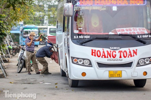 Hà Nội: Cận Tết nhiều xe xuất bến chỉ 2-3 khách - Ảnh 17.