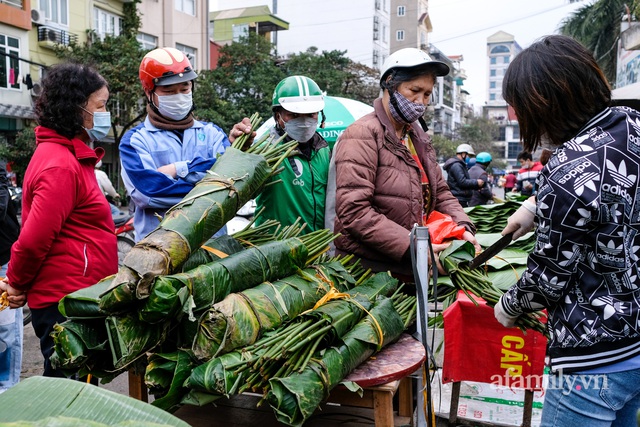 24 Tết đi chợ lá dong lâu đời nhất Hà Nội: Đìu hiu khách mua, giá bán tăng gấp đôi năm ngoái - Ảnh 4.