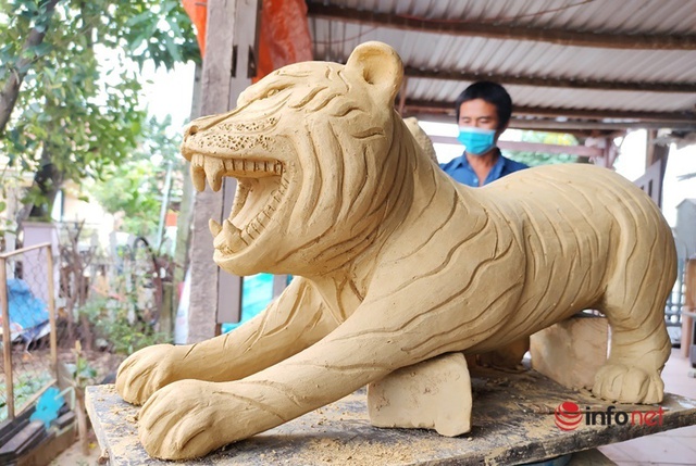 Nghệ nhân làng gốm hơn 500 tuổi ở Hội An say sưa tạo hình ông hổ chào Tết Nhâm Dần 2022 - Ảnh 2.