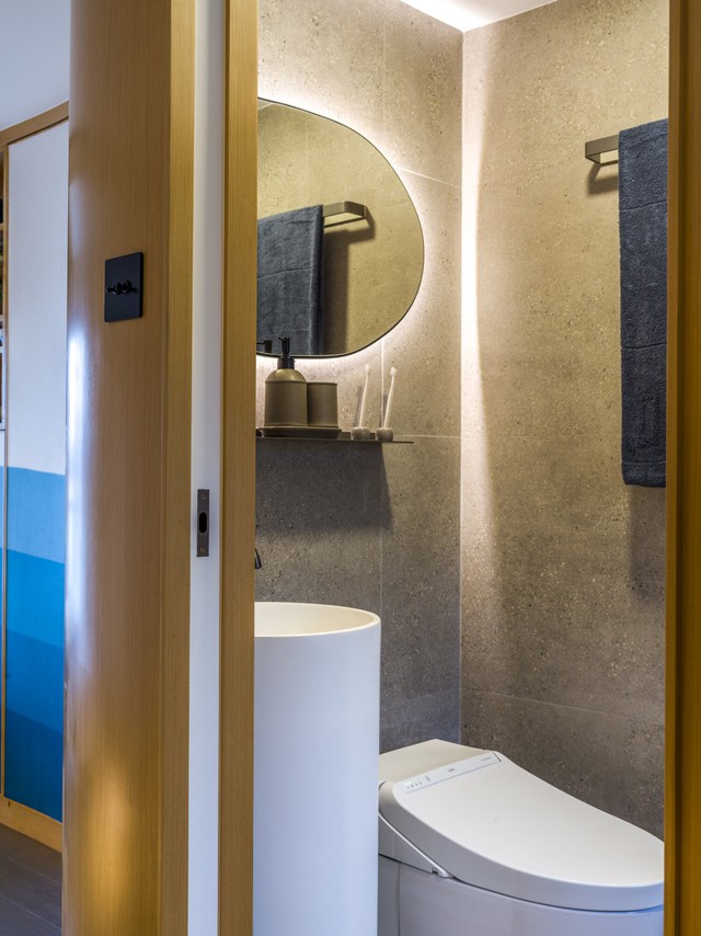 Cách cải tạo một ngôi nhà bình thường ở Hong Kong thành nơi chốn đáng sống: Bồn tắm trên tầng thượng, nội thất kiểu Nhật, lấy cảm hứng từ chủ nghĩa tối giản - Ảnh 3.