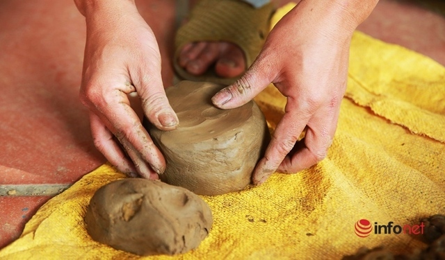 Nghệ nhân làng gốm hơn 500 tuổi ở Hội An say sưa tạo hình ông hổ chào Tết Nhâm Dần 2022 - Ảnh 7.