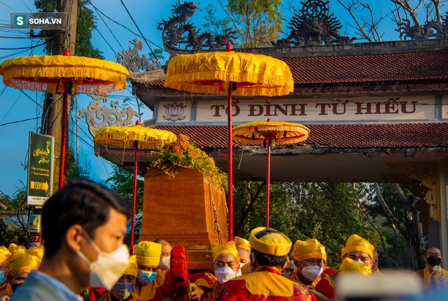 Hàng nghìn tăng ni, phật tử tiễn biệt thiền sư Thích Nhất Hạnh - Ảnh 8.