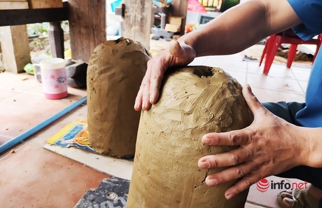 Nghệ nhân làng gốm hơn 500 tuổi ở Hội An say sưa tạo hình ông hổ chào Tết Nhâm Dần 2022 - Ảnh 9.