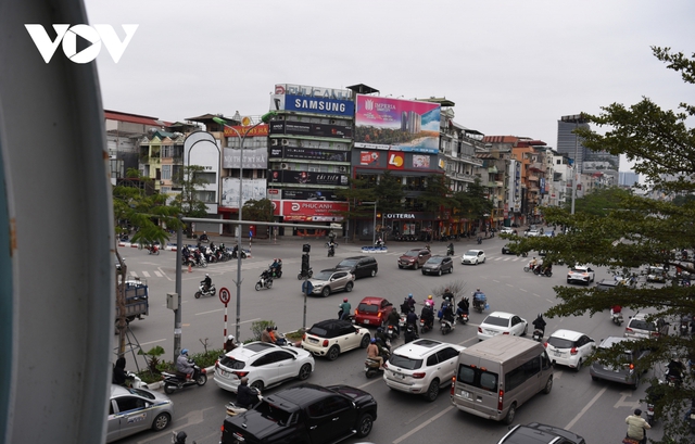 Đường phố Hà Nội vắng lặng trong ngày cuối cùng năm Tân Sửu - Ảnh 9.