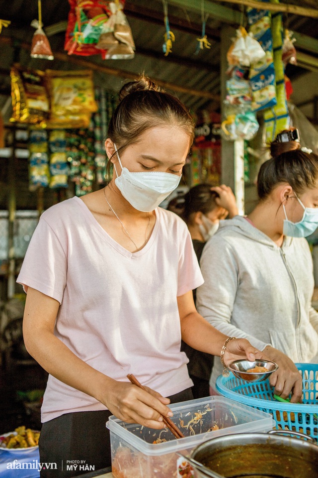 Quán chay ngồi giữa ruộng lúa trở thành hiện tượng mạng hot nhất hiện nay, nhiều người vượt hàng chục km để tới trải nghiệm dù chỉ 1 lần - Ảnh 3.