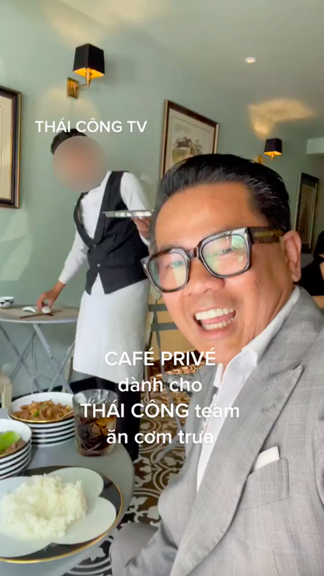 Thái Công khoe bữa trưa buffet VIP chỉ phục vụ nội bộ, nhìn món ăn netizen phán ngay: Không bằng hàng cơm bụi! - Ảnh 1.