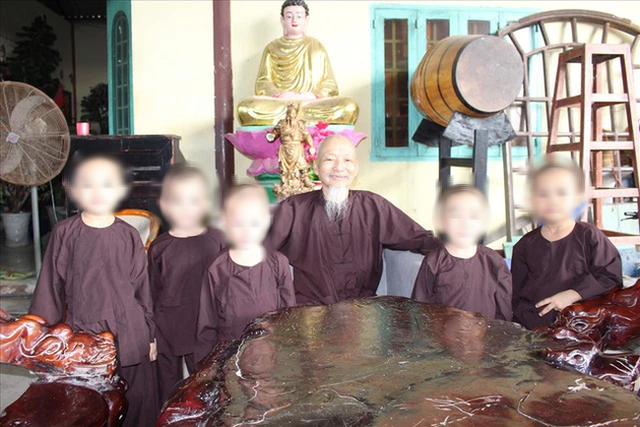 Chân dung ông Lê Tùng Vân: 2 lần mở trại trẻ mồ côi trái phép, gây hàng loạt chuyện trái luân thường đạo lý, về già bị khởi tố tội loạn luân - Ảnh 2. Chân dung ông Lê Tùng Vân: 2 lần mở trại trẻ mồ côi trái phép, gây hàng loạt chuyện trái luân thường đạo lý, về già bị khởi tố tội loạn luân - Ảnh 2.