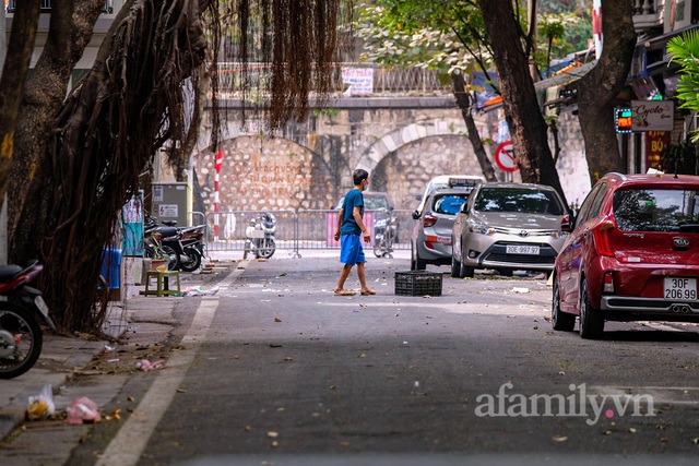 Hà Nội: Phong tỏa một đoạn phố Hàng Vải liên quan 3 ca F0 - Ảnh 9.