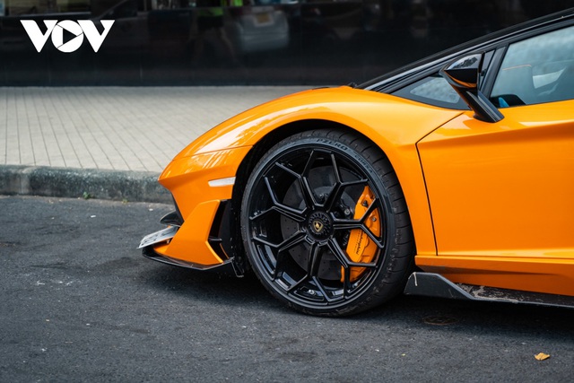  Ngắm siêu bò Lamborghini Aventador SVJ Roadster giá hơn 60 tỷ đồng tại Việt Nam - Ảnh 4.
