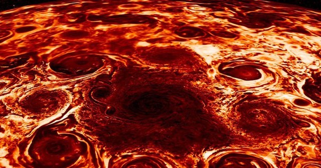 Hình bát giác tại bán cầu bắc Sao Mộc tạo thành từ những cơn lốc xoáy. Ảnh: NASA.