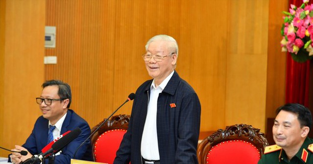 Tổng Bí thư Nguyễn Phú Trọng phát biểu tại buổi tiếp xúc cử tri.