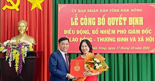 Bà Hương khi nhận quyết định điều động, bổ nhiệm làm Phó Giám đốc Sở LĐ-TB&XH.