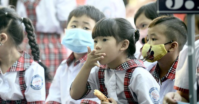 Học sinh đi học sớm tại một trường tiểu học ở huyện Nhà Bè, TP.HCM - Ảnh: TỰ TRUNG Học sinh đi học sớm tại một trường tiểu học ở huyện Nhà Bè, TP.HCM - Ảnh: TỰ TRUNG