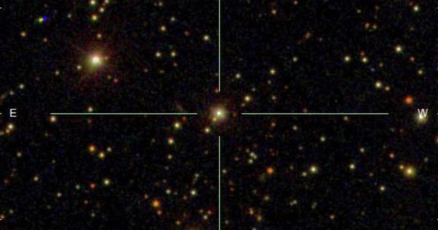 Điểm sáng ở trung tâm hình ảnh chính là cặp đôi Gaia DR3 4373465352415301632, nơi ngôi sao nhìn thấy được ẩn chứa một người bạn khổng lồ đang cố lôi kéo nó - Ảnh: Sloan Digital Sky Survey / Chakrabart