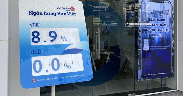 Mức lãi suất 8,9%/năm sáng nay tại Ngân hàng Bản Việt - Ảnh: Q.H