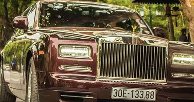 Rolls-Royce loại Phantom 4 chỗ ngồi của ông Trịnh Văn Quyết với giá khởi điểm hơn 28 tỷ đồng.